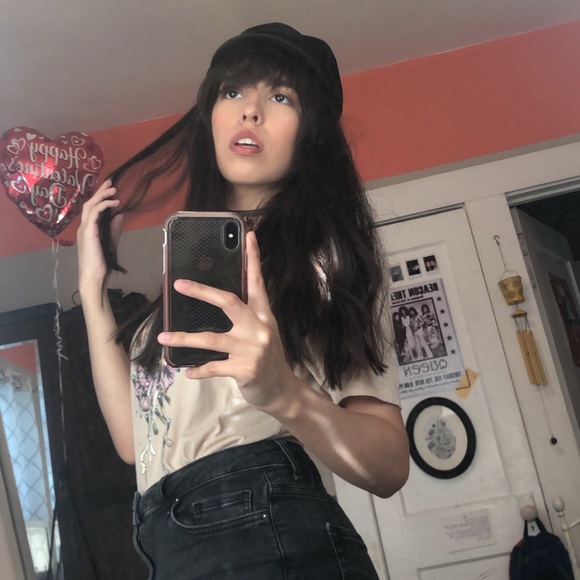 Meet your Posher, Mia - Picture 1 of 1